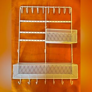 3 for $25❤️ White metal jewelry holder